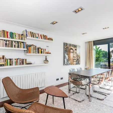 Homeholidaysrentals Adonis Villa