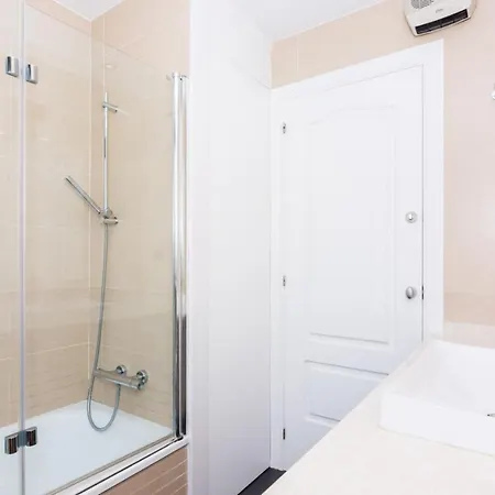 Homeholidaysrentals Adonis