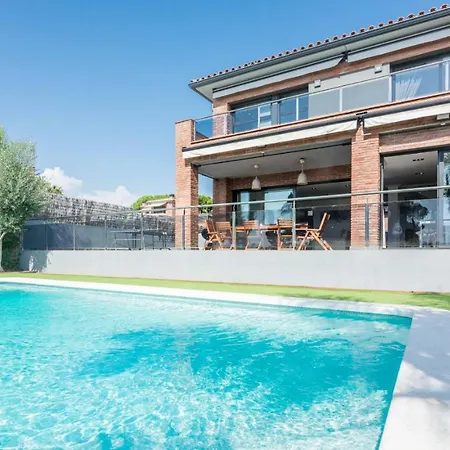 Homeholidaysrentals Adonis Villa
