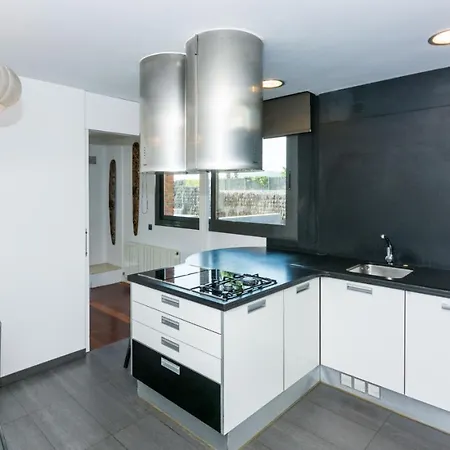 Homeholidaysrentals Adonis *