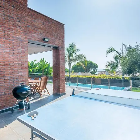 Homeholidaysrentals Adonis *