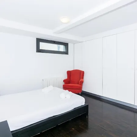 Homeholidaysrentals Adonis Villa