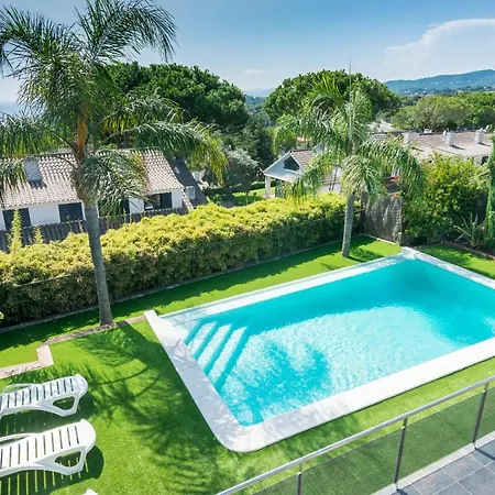 Homeholidaysrentals Adonis Villa