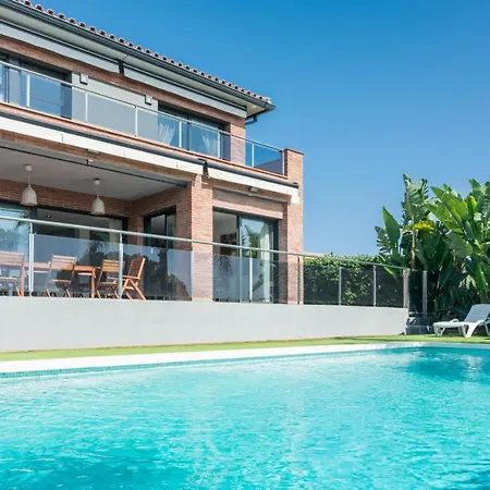 Homeholidaysrentals Adonis Villa